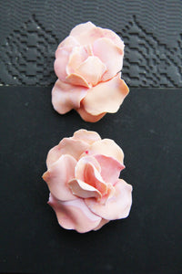 Orecchini ad amo Rose raccolte e delicate color pesca (OMPEACH001)